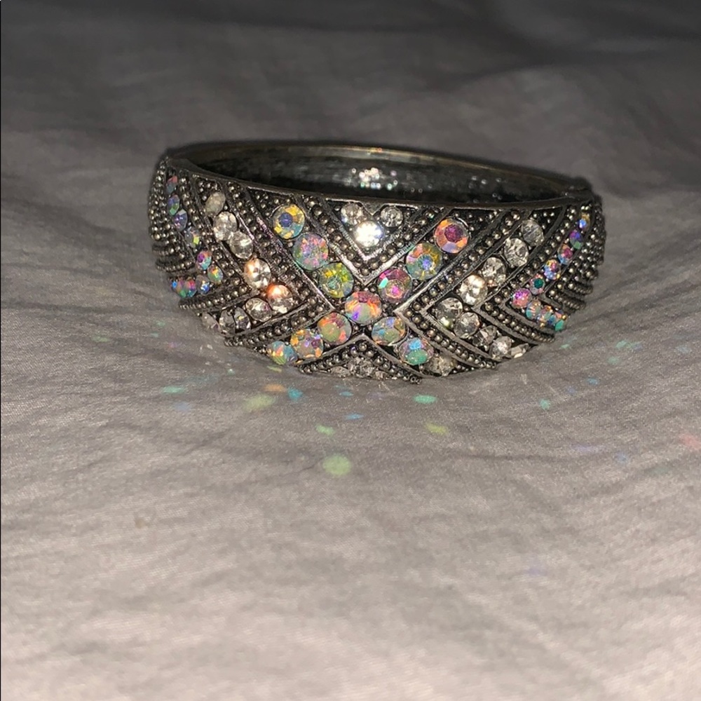 Bracket with jewels